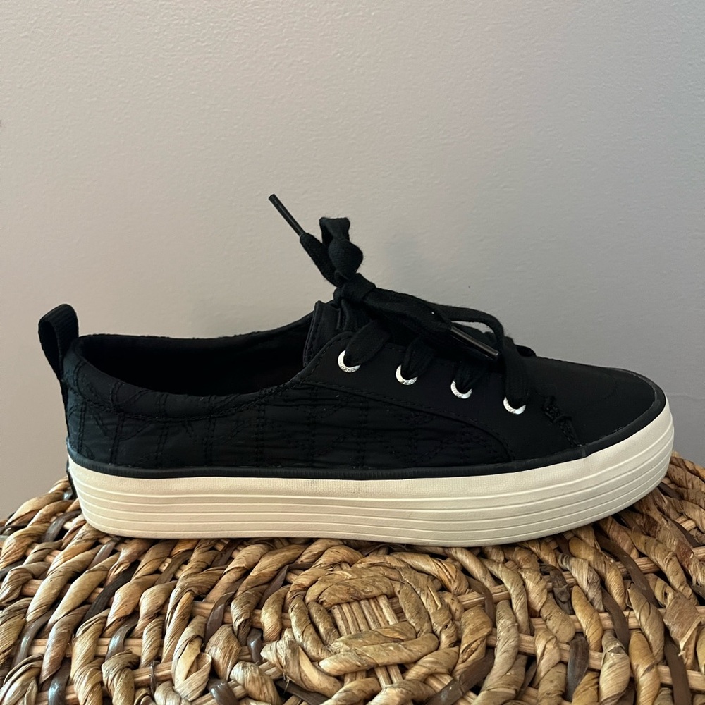 Sperry Women’s Crest Vibe Platform Sneakers
Black 
Size 8
Worn twice